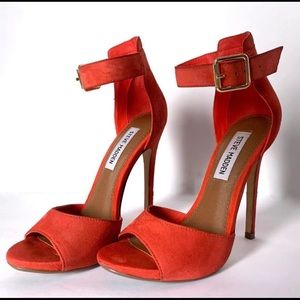 Steve Madden Mogull coral suede heels